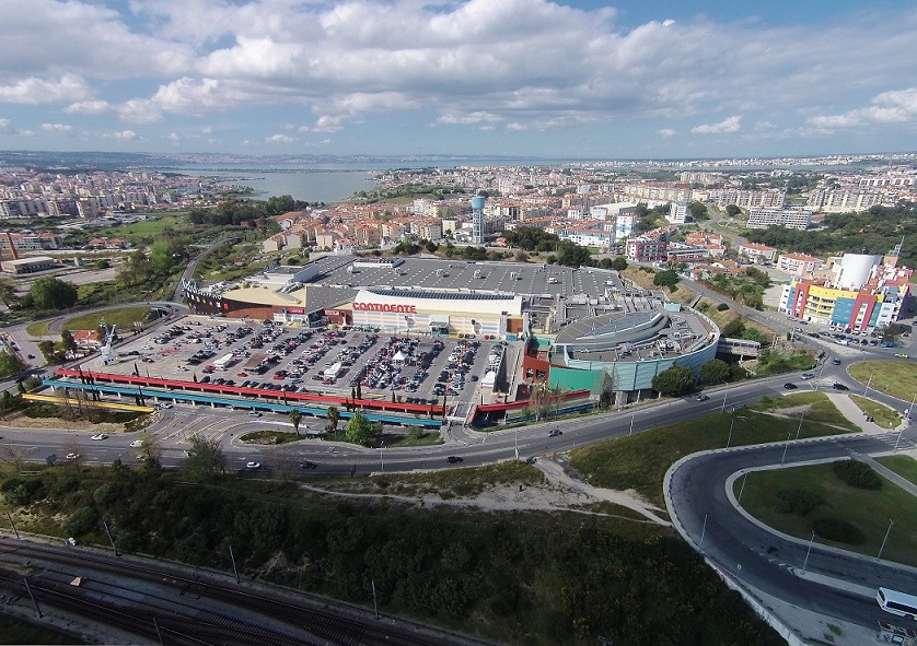 Riosul, A Two Storey Shopping Centre In Seixal, Southern Lisbon, Portugal Web