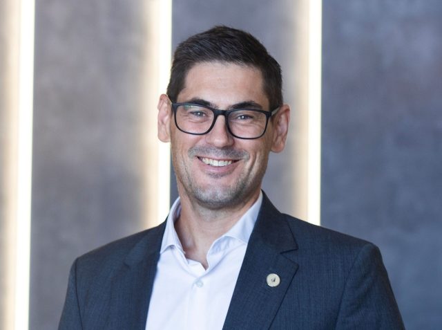 Christiaan.barnard.cfo.spear.reit Web